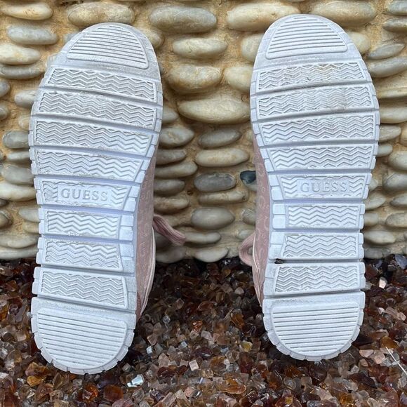 Guess Women Pink Gemma Low Top Logo Print Sneakers Metallic Accents Size 7.5 EUC - Picture 11 of 12